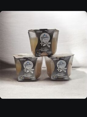 Glade Sheer Vanilla Embrace Gel Air Freshener - Cream and Gray